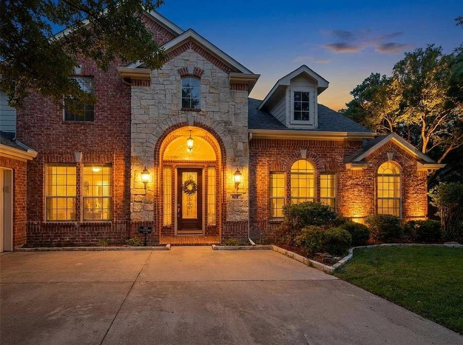 Property photo for 802 Shadybrook Drive, Murphy, TX