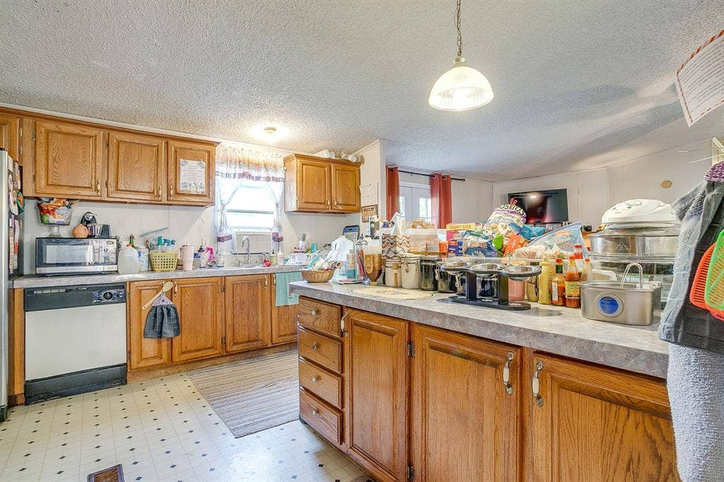 127 Lelon Lane, Springtown, TX 76082 127 Lelon Lane, Springtown, TX 76082