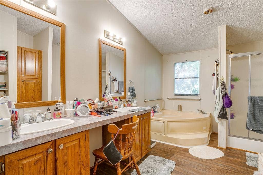 127 Lelon Lane, Springtown, TX 76082 127 Lelon Lane, Springtown, TX 76082