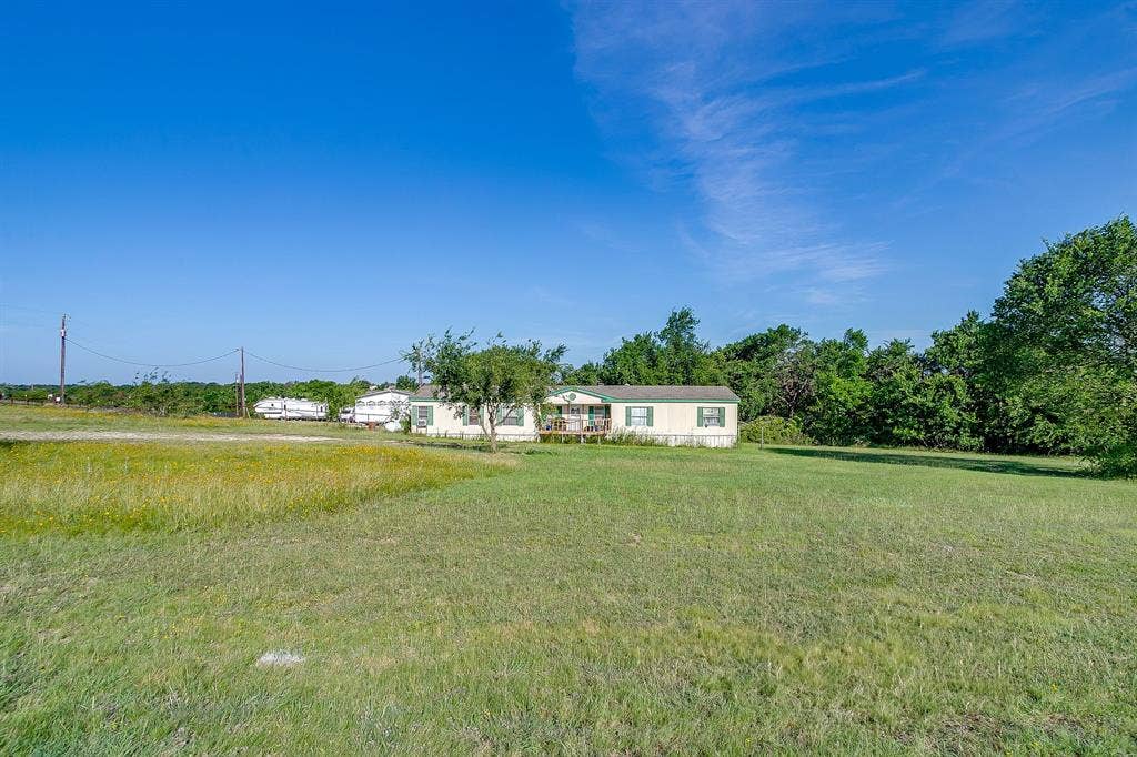 127 Lelon Lane, Springtown, TX 76082 127 Lelon Lane, Springtown, TX 76082
