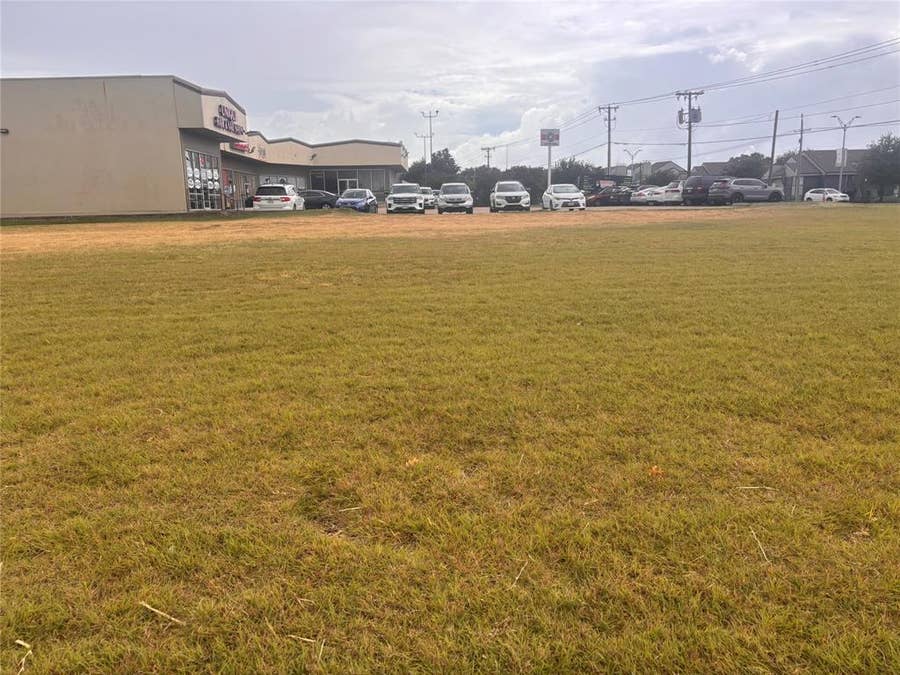 Property photo for 2170 E Pioneer Parkway, Arlington, TX