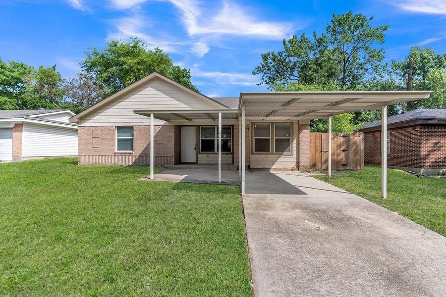Property photo for 1800 Buena Vista Street, Mesquite, TX