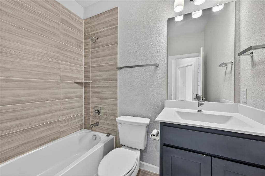 1341 Roundup Way, Argyle, TX 76226 Secondary Bath