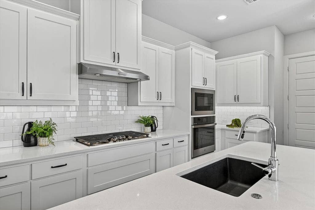 1341 Roundup Way, Argyle, TX 76226 So much counter and storage space!