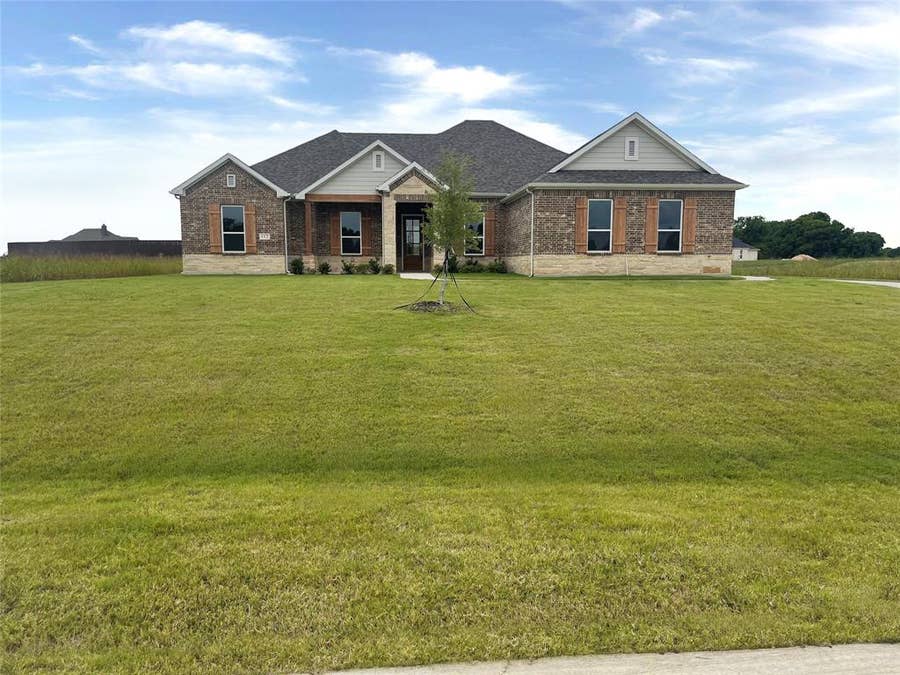 Property photo for 112 Aiden Drive, Waxahachie, TX