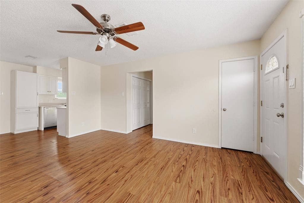 401 N 7th Street, Midlothian, TX 76065 401 N 7th Street, Midlothian, TX 76065