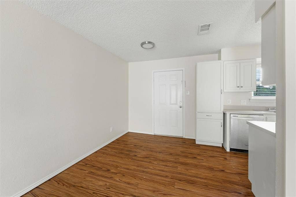 401 N 7th Street, Midlothian, TX 76065 401 N 7th Street, Midlothian, TX 76065