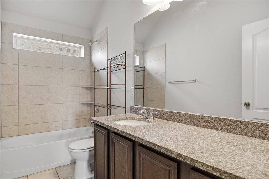 466 Rockaway Drive, Midlothian, TX 76065 Bath 3