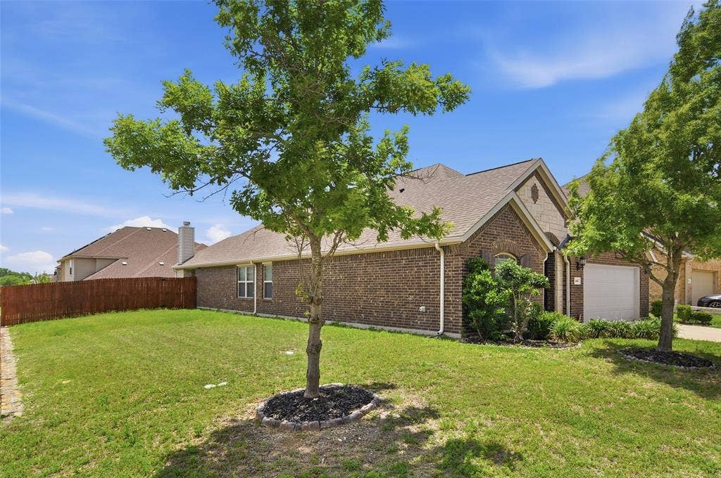 466 Rockaway Drive, Midlothian, TX 76065 Side Yard