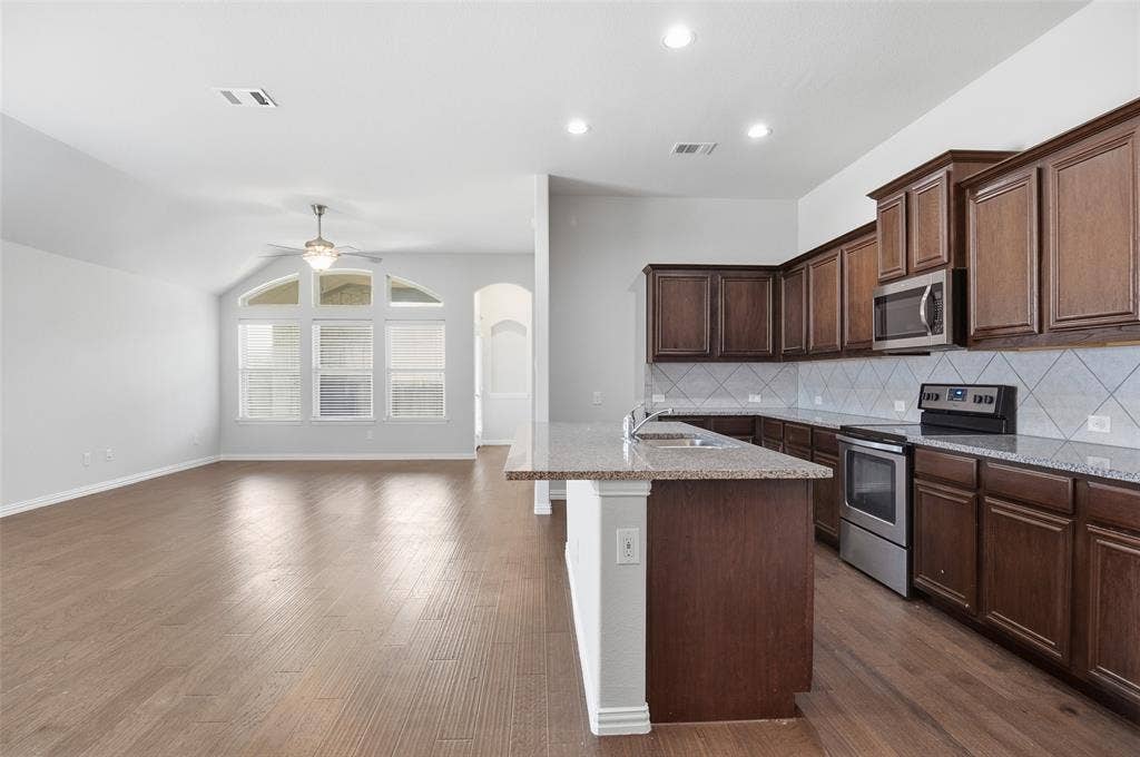 466 Rockaway Drive, Midlothian, TX 76065 Living Area and Kitchen
