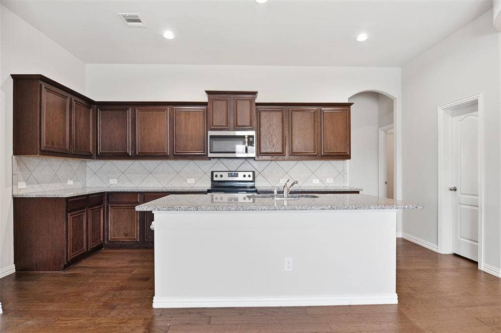 466 Rockaway Drive, Midlothian, TX 76065 Kitchen