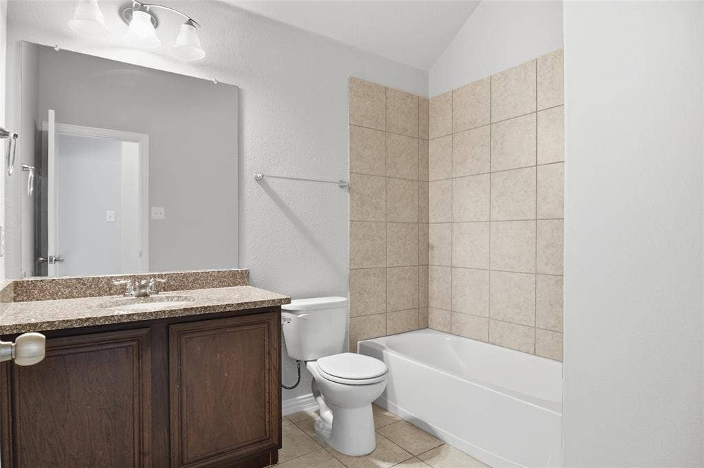 466 Rockaway Drive, Midlothian, TX 76065 Bath 2