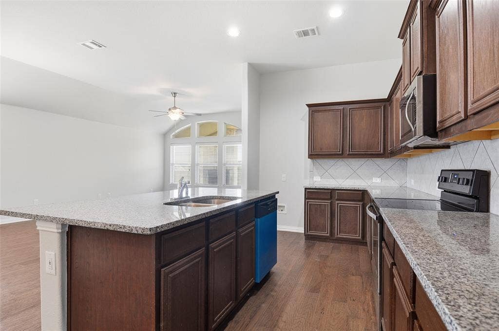466 Rockaway Drive, Midlothian, TX 76065 Kitchen