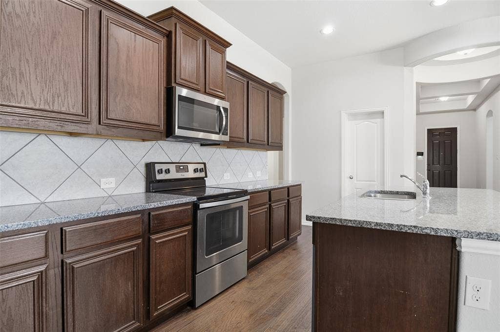 466 Rockaway Drive, Midlothian, TX 76065 Kitchen
