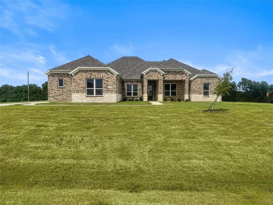 Property photo for 117 Aiden Drive, Waxahachie, TX
