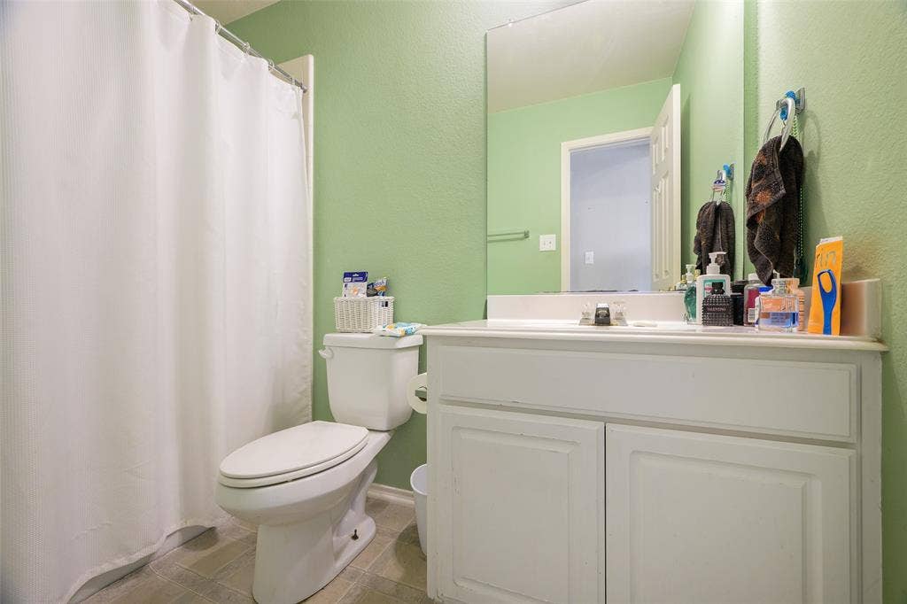 211 Mineral Springs Drive, Allen, TX 75002 Upstairs bath