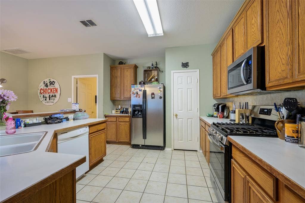211 Mineral Springs Drive, Allen, TX 75002 211 Mineral Springs Drive, Allen, TX 75002