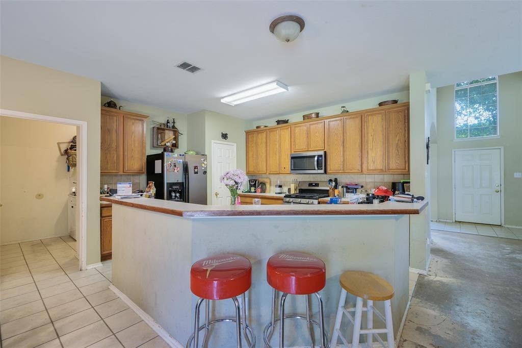 211 Mineral Springs Drive, Allen, TX 75002 211 Mineral Springs Drive, Allen, TX 75002