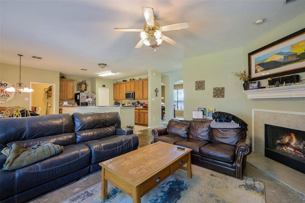 211 Mineral Springs Drive, Allen, TX 75002 211 Mineral Springs Drive, Allen, TX 75002