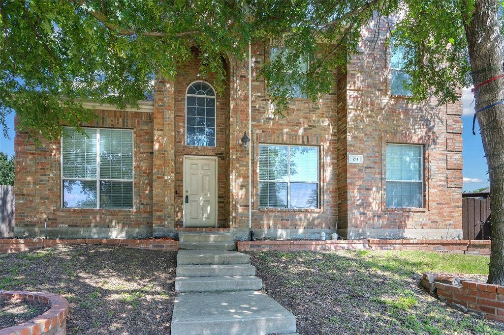 211 Mineral Springs Drive, Allen, TX 75002 211 Mineral Springs Drive, Allen, TX 75002