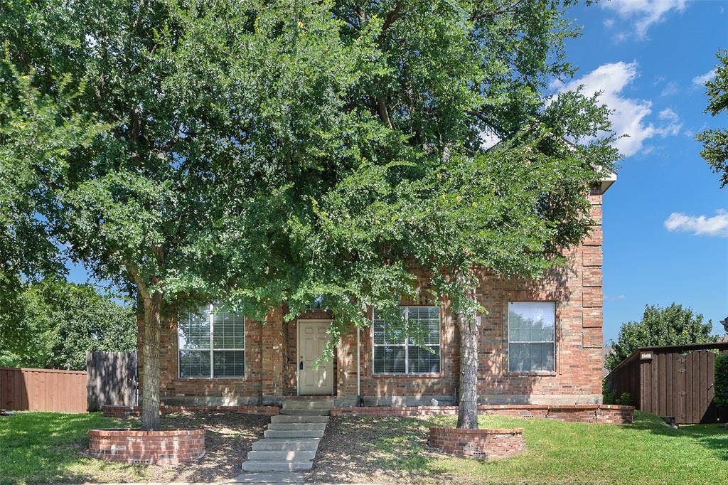 211 Mineral Springs Drive, Allen, TX 75002 211 Mineral Springs Drive, Allen, TX 75002