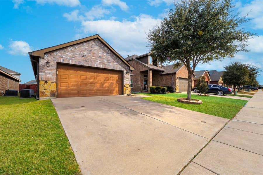 Property photo for 5505 Thunder Bay Drive, Fort Worth, TX