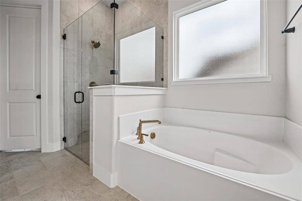 12413 Hornfels Drive, Krum, TX 76249 Built-in soaking tub with brass fixtures