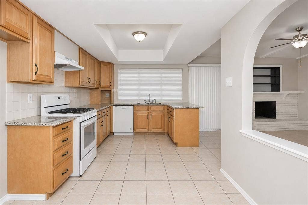 1204 W Spring Creek Parkway, Plano, TX 75023 1204 W Spring Creek Parkway, Plano, TX 75023