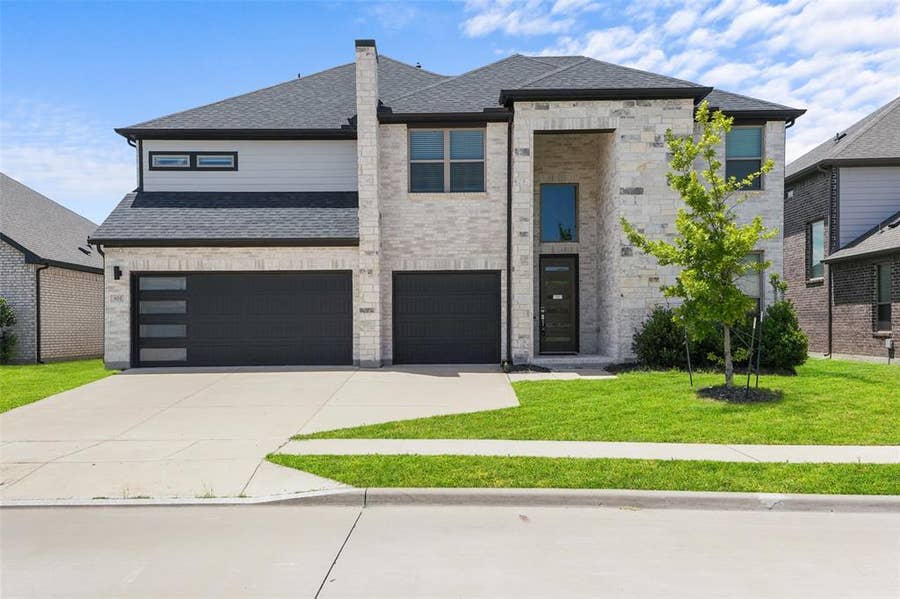 Property photo for 302 Coyote Creek Drive, Lavon, TX