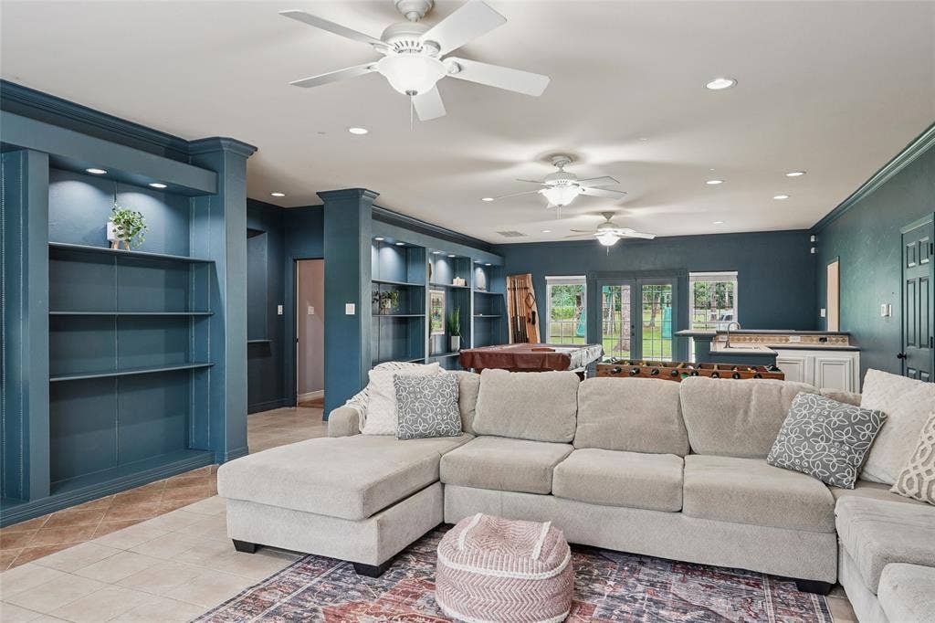 915 Skyline Drive, Argyle, TX 76226 Downstairs 2nd living area