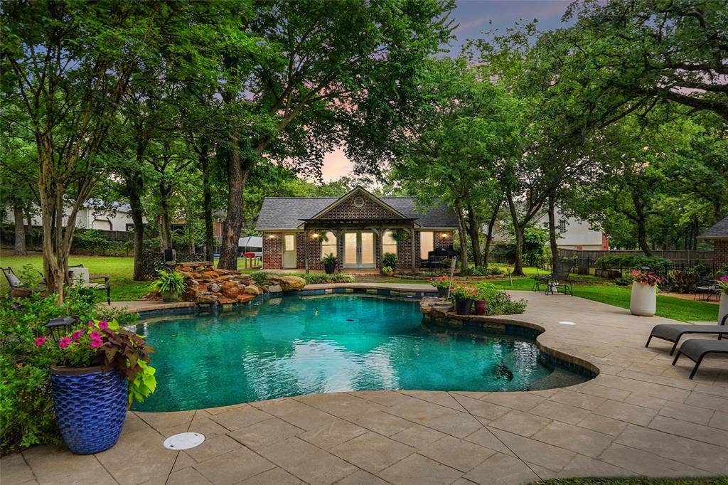 915 Skyline Drive, Argyle, TX 76226 915 Skyline Drive, Argyle, TX 76226