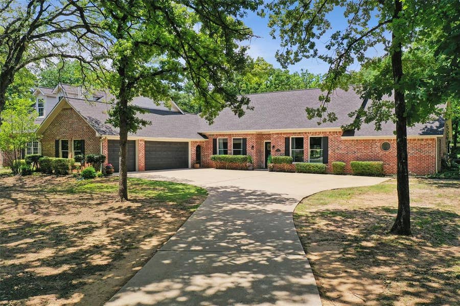 Property photo for 915 Skyline Drive, Argyle, TX