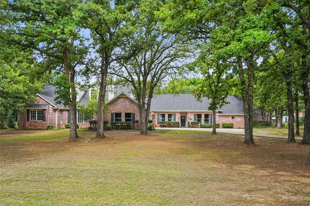 915 Skyline Drive, Argyle, TX 76226 915 Skyline Drive, Argyle, TX 76226