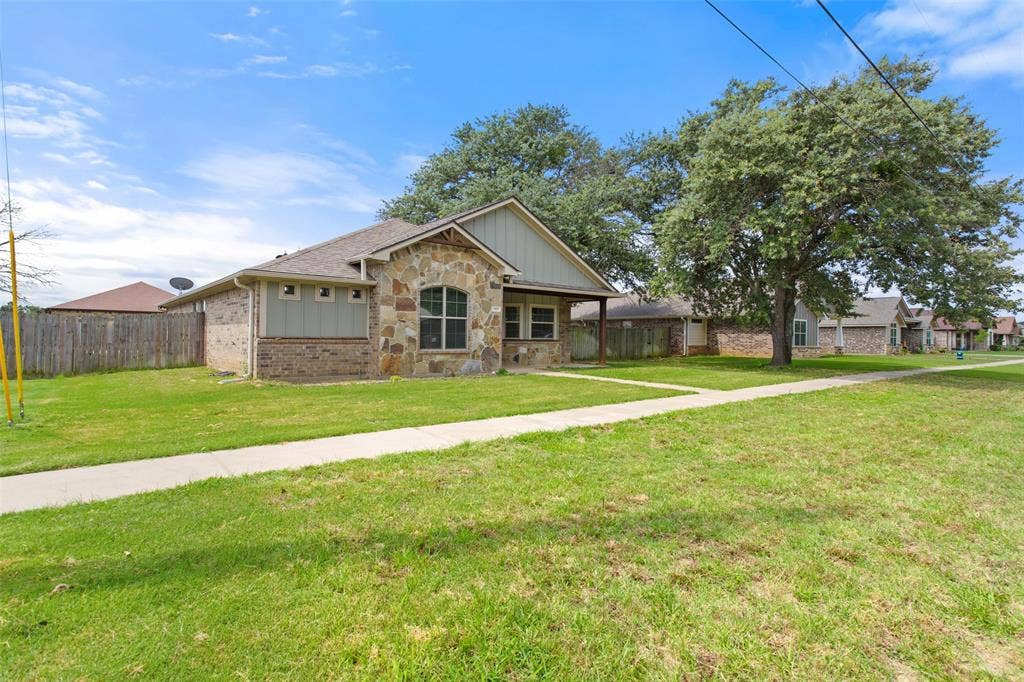 13835 County Road 4200, Lindale, TX 75771 13835 County Road 4200, Lindale, TX 75771