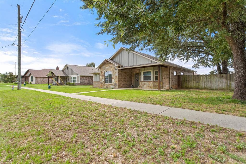 13835 County Road 4200, Lindale, TX 75771 13835 County Road 4200, Lindale, TX 75771