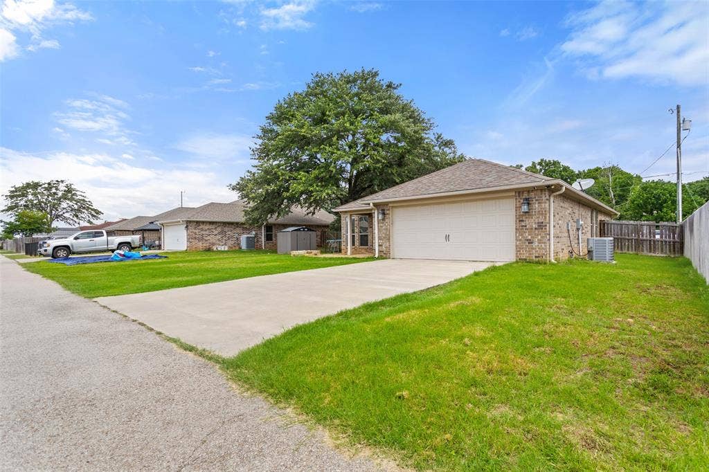 13835 County Road 4200, Lindale, TX 75771 13835 County Road 4200, Lindale, TX 75771