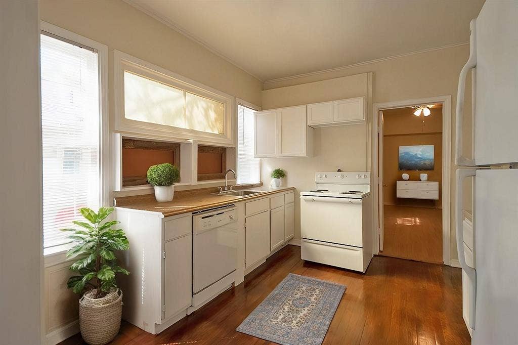 5405 Worth Street, Dallas, TX 75214 Virtually staged kitchen