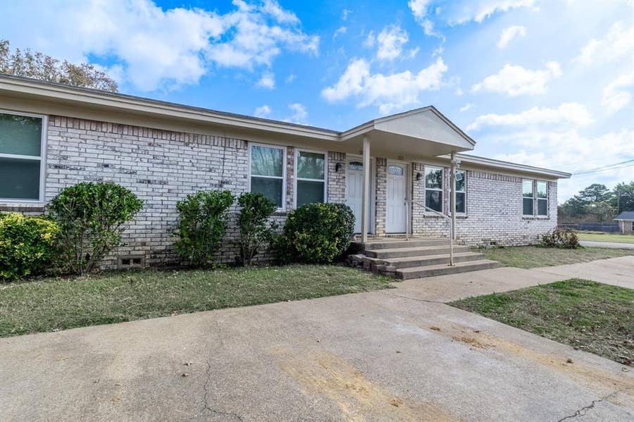 Property photo for 309-311 Lilac Drive, Granbury, TX