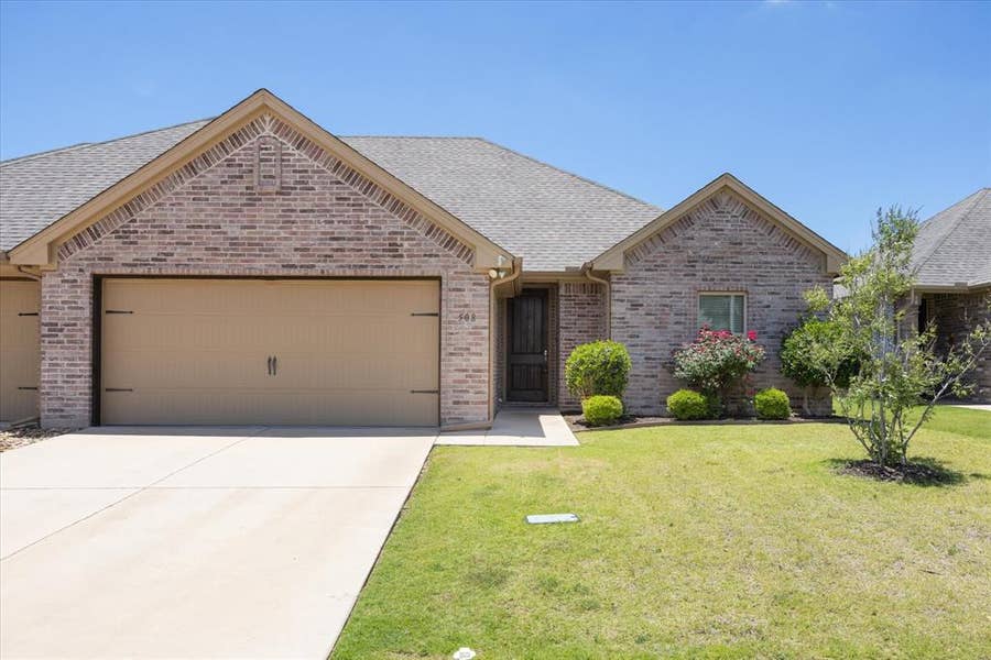 Property photo for 508 Landry Court, Granbury, TX