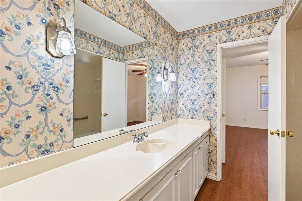 12518 High Meadow Drive, Dallas, TX 75244 Jack and Jill bathroom