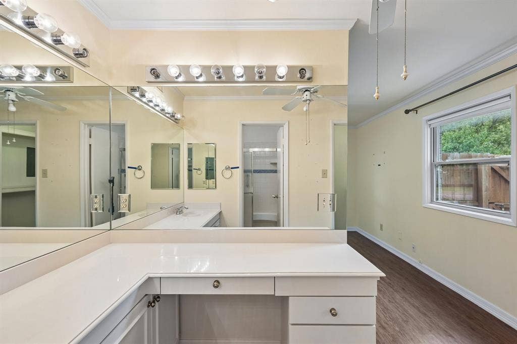 12518 High Meadow Drive, Dallas, TX 75244 Primary suite bathroom