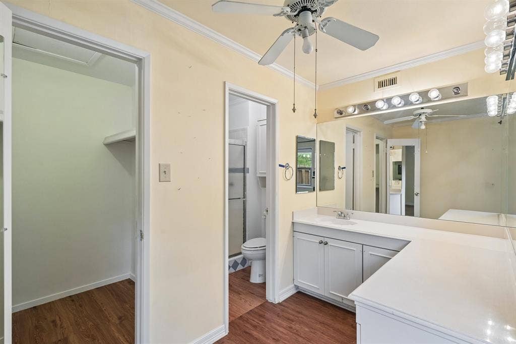 12518 High Meadow Drive, Dallas, TX 75244 Primary suite bathroom