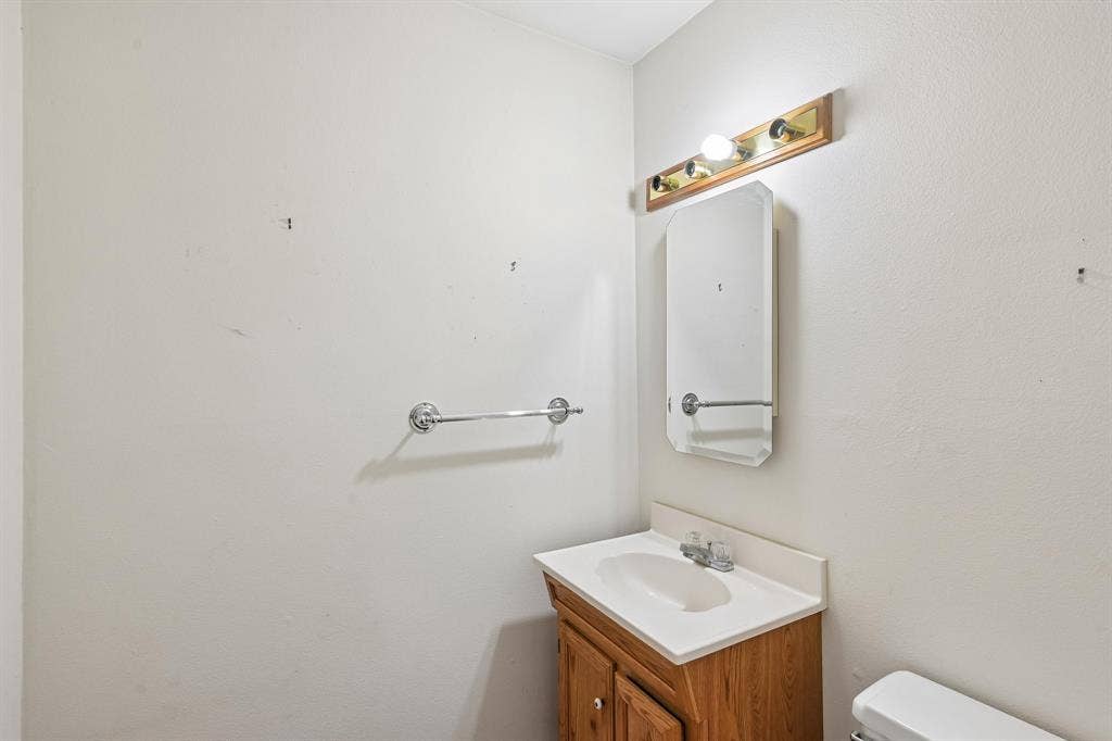 12518 High Meadow Drive, Dallas, TX 75244 Powder bathroom by 2 car attached garage