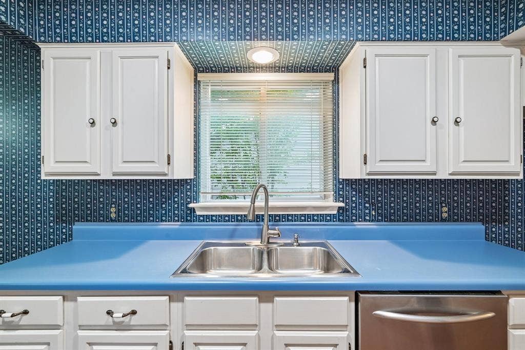12518 High Meadow Drive, Dallas, TX 75244 Kitchen
