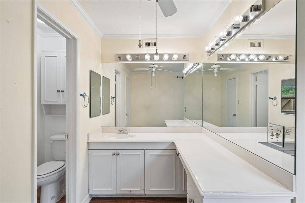 12518 High Meadow Drive, Dallas, TX 75244 Primary suite bathroom