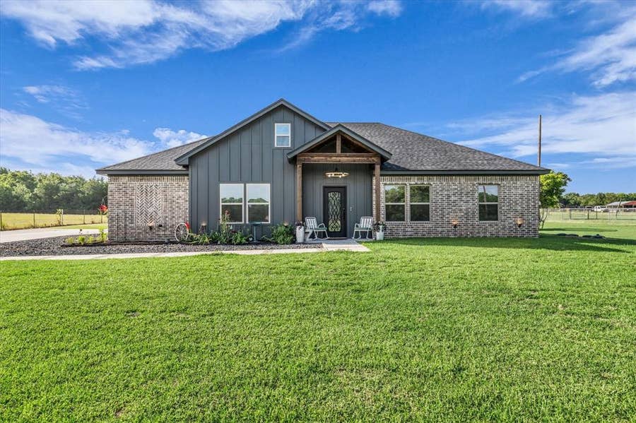 Property photo for 1004 Woodcock Drive, Robinson, TX