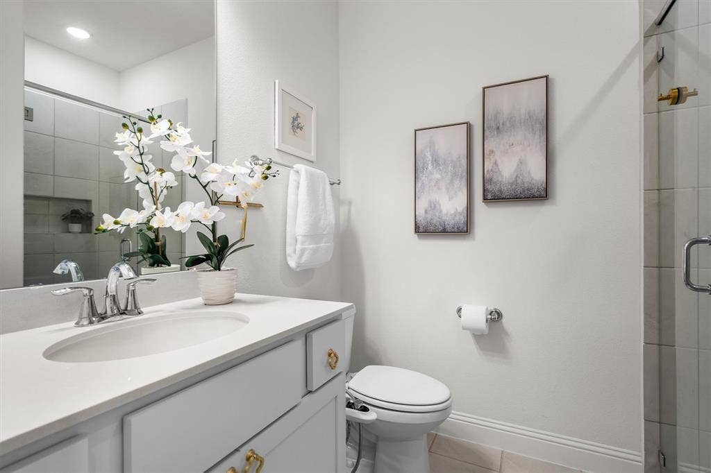 Hall Full Bath, 1st floor