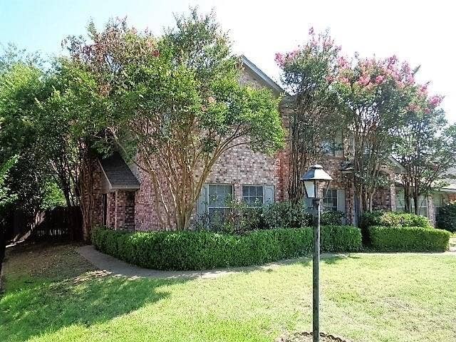 Property photo for 831 Ash Grove Lane, DeSoto, TX