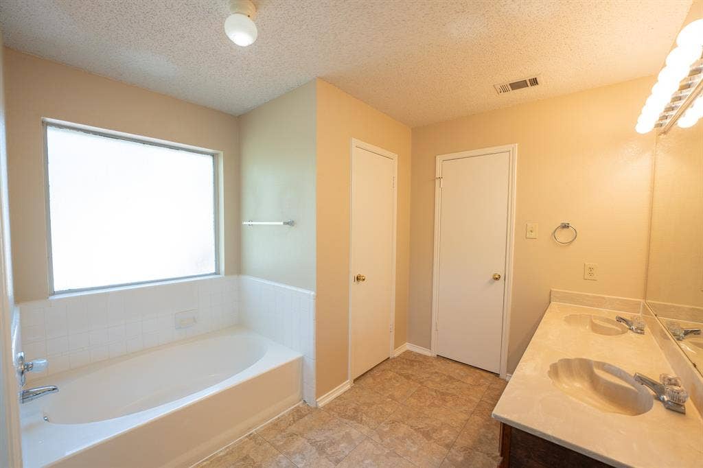 831 Ash Grove Lane, DeSoto, TX 75115 831 Ash Grove Lane, DeSoto, TX 75115