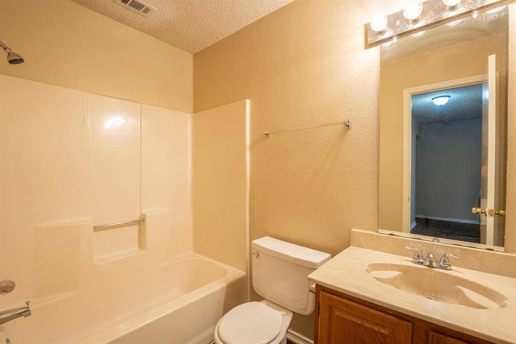 831 Ash Grove Lane, DeSoto, TX 75115 831 Ash Grove Lane, DeSoto, TX 75115